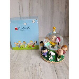 Peanuts Snoopy Our hero‎ Linus Lucy snowglobe Westland xmas